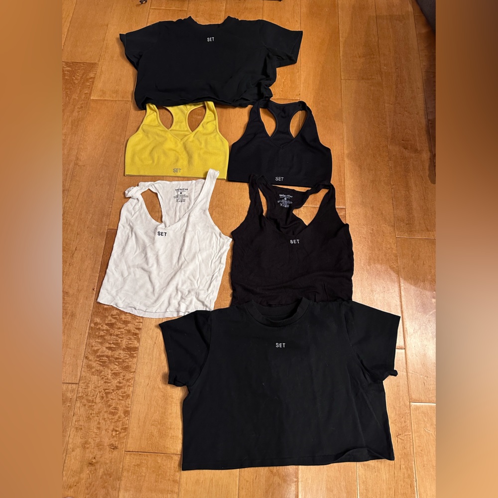 SET Active Bundle - 2 cropped tanks, 2 bras, 2 cropped tees